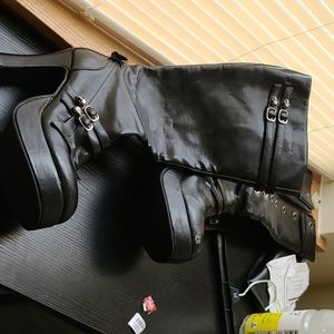 Knee high goth platform boots